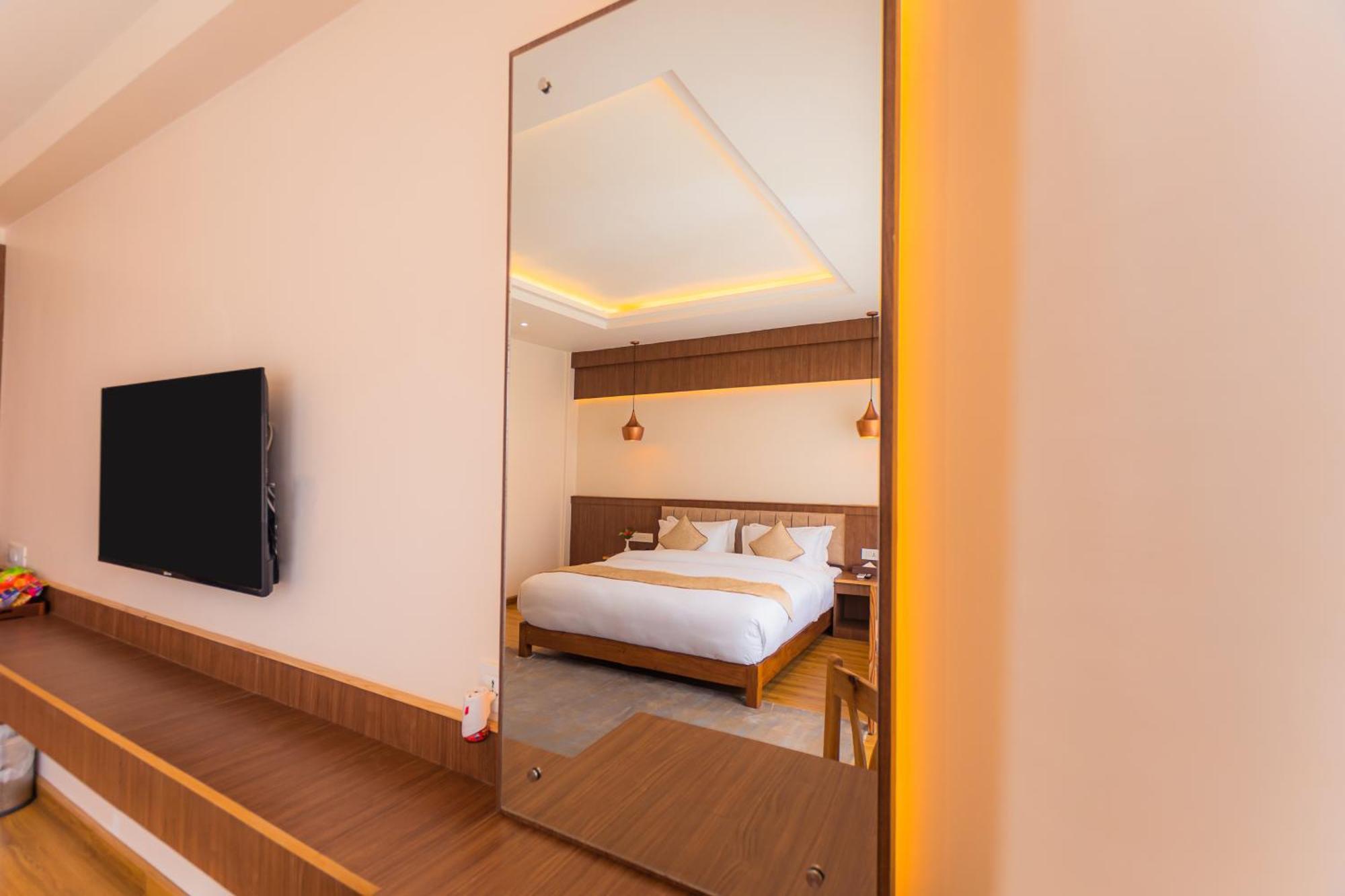 Temple Himalaya Hotel & Spa Pokhara Kültér fotó