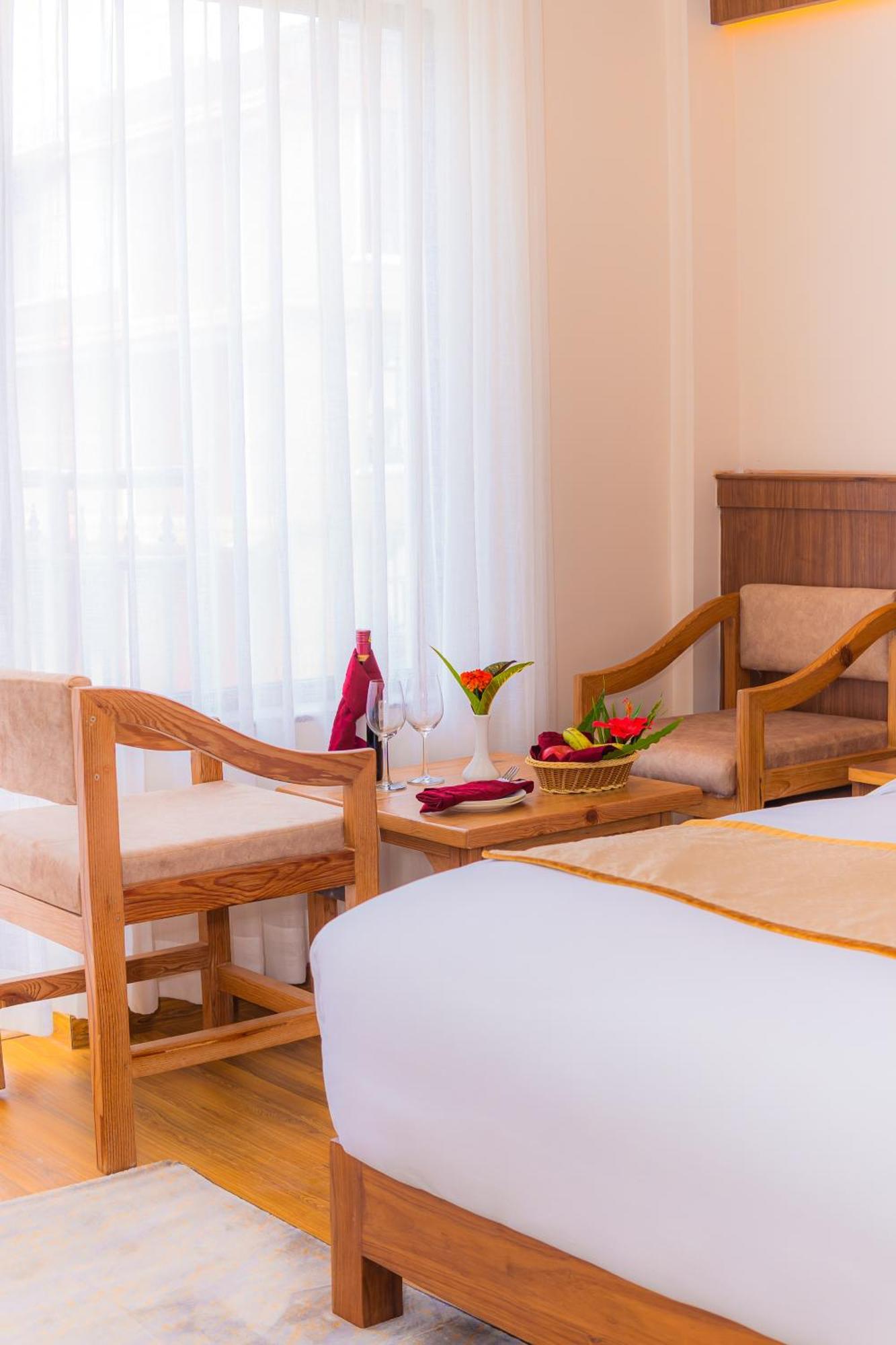 Temple Himalaya Hotel & Spa Pokhara Kültér fotó