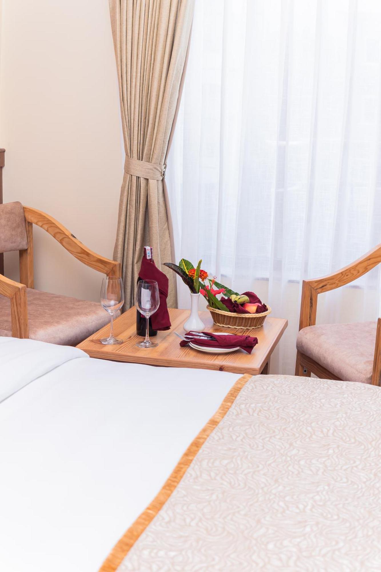 Temple Himalaya Hotel & Spa Pokhara Kültér fotó