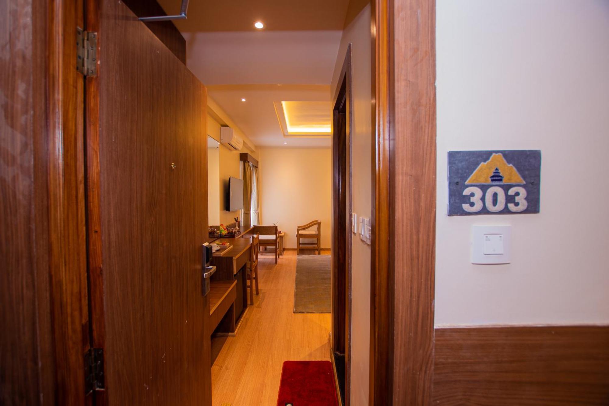 Temple Himalaya Hotel & Spa Pokhara Kültér fotó