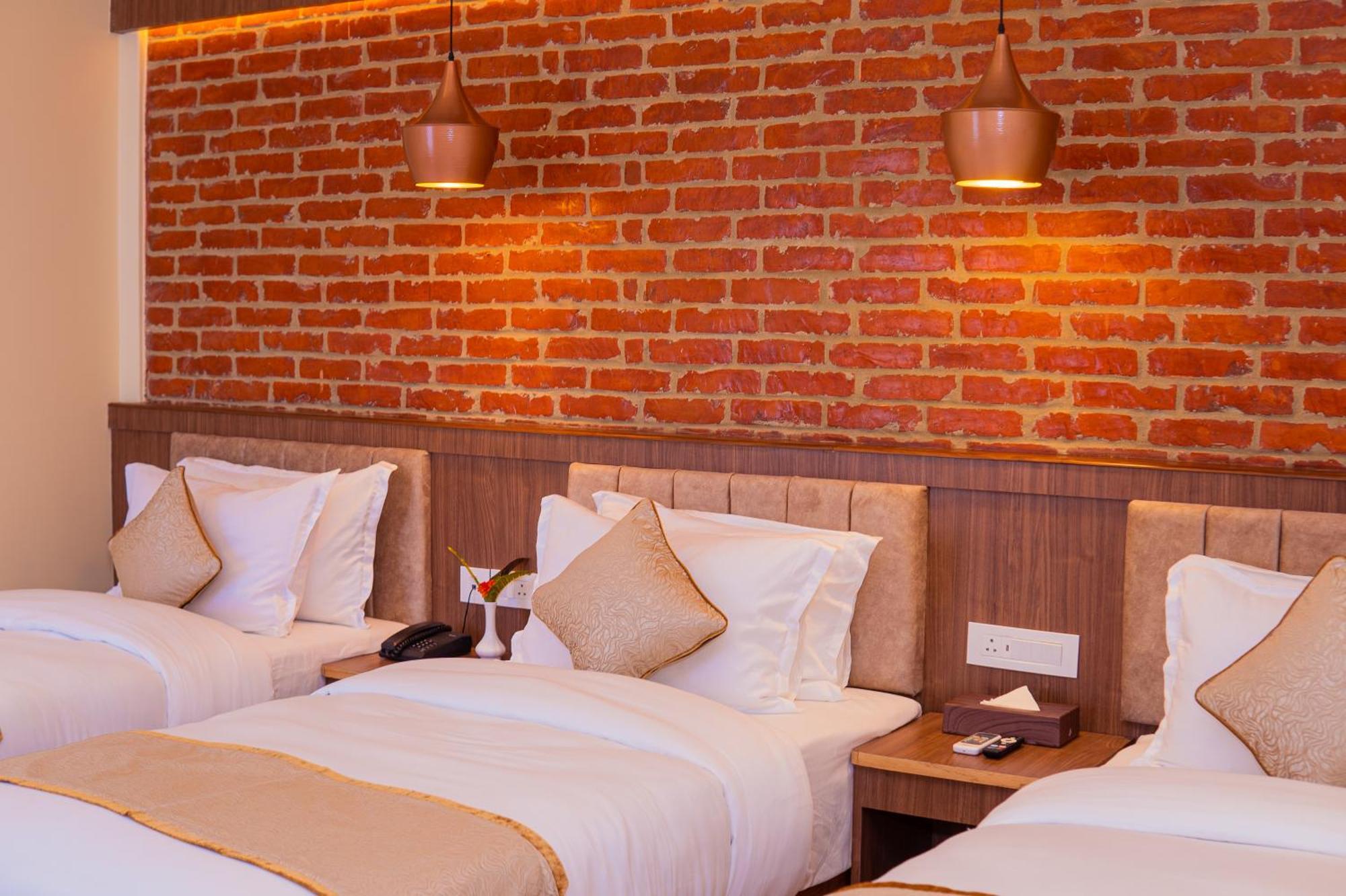 Temple Himalaya Hotel & Spa Pokhara Kültér fotó
