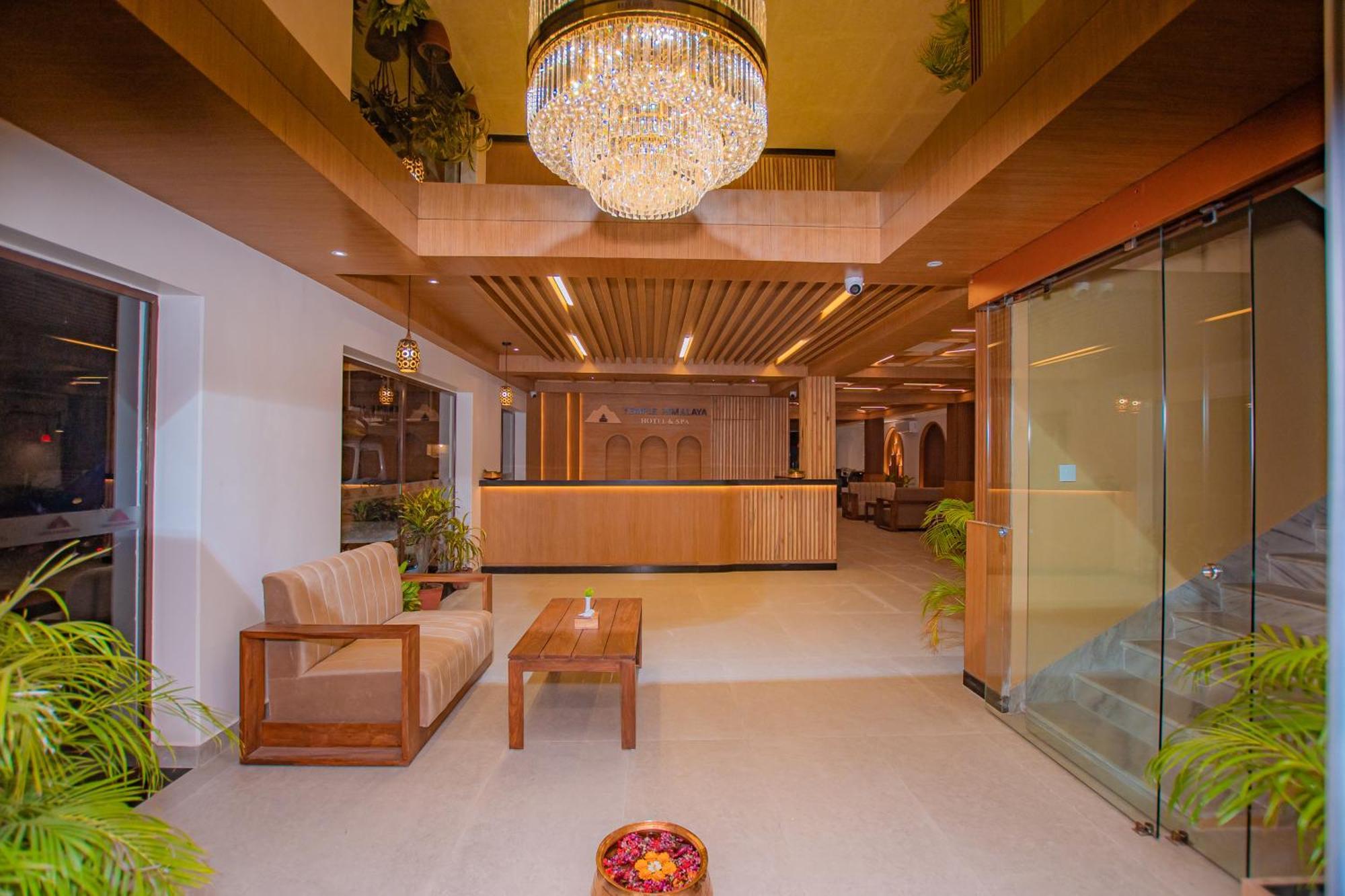 Temple Himalaya Hotel & Spa Pokhara Kültér fotó