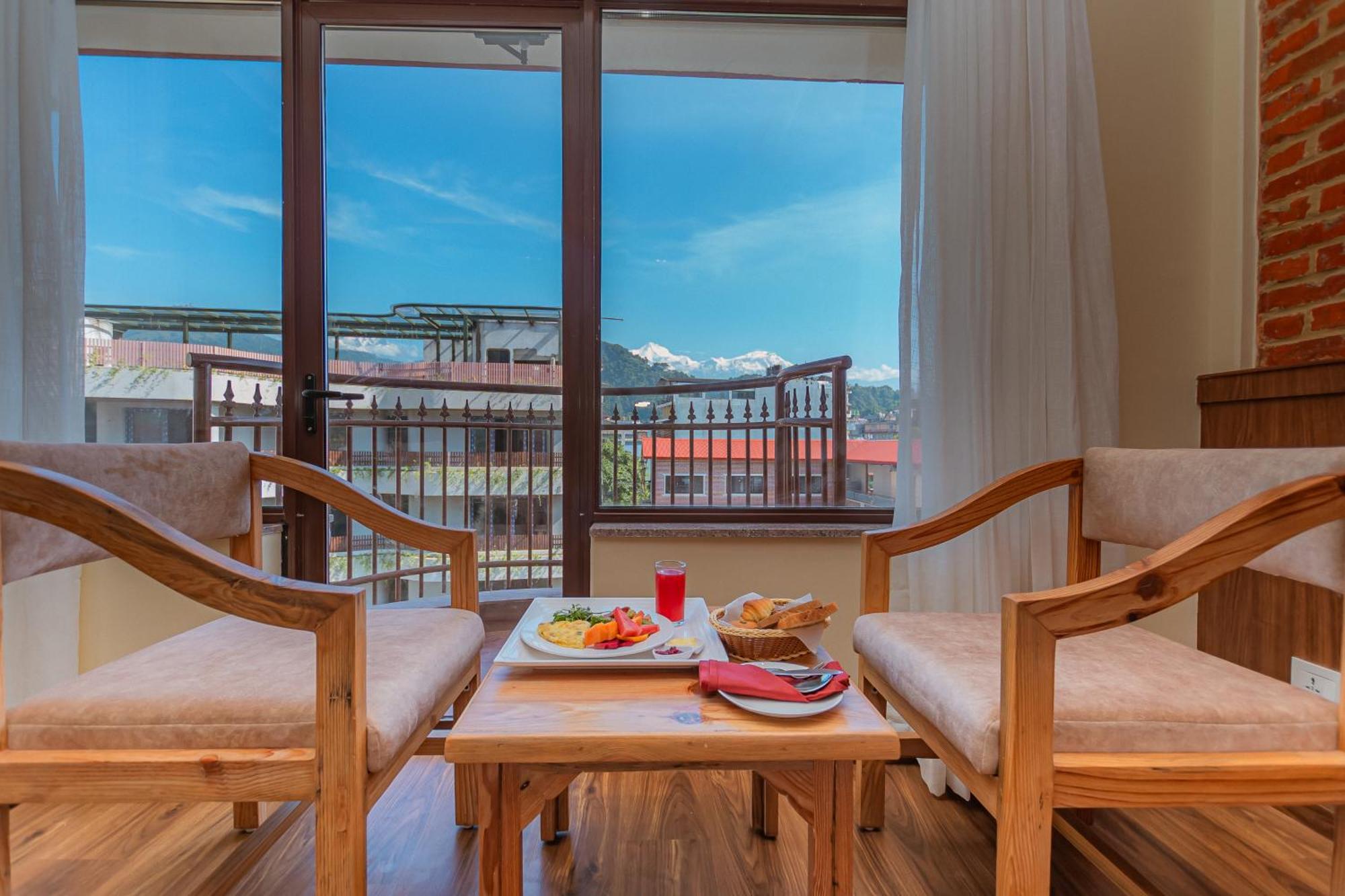 Temple Himalaya Hotel & Spa Pokhara Kültér fotó