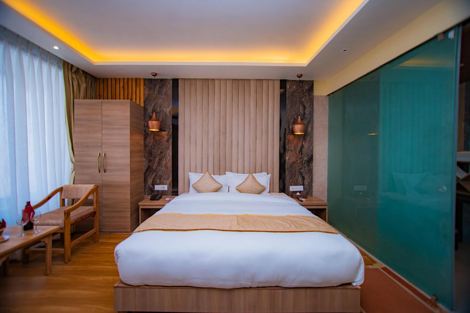 Temple Himalaya Hotel & Spa Pokhara Kültér fotó