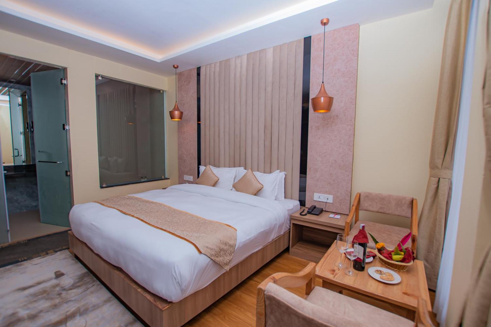 Temple Himalaya Hotel & Spa Pokhara Kültér fotó