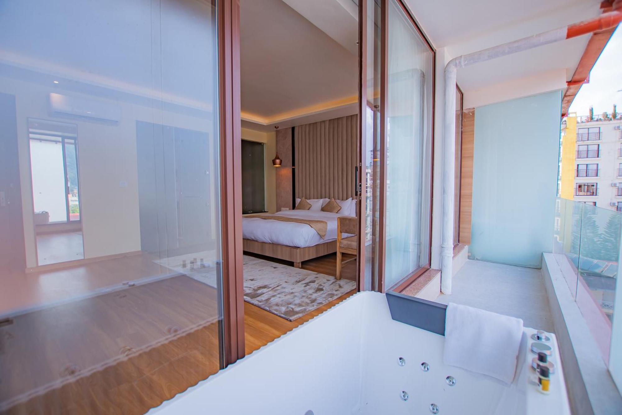 Temple Himalaya Hotel & Spa Pokhara Kültér fotó