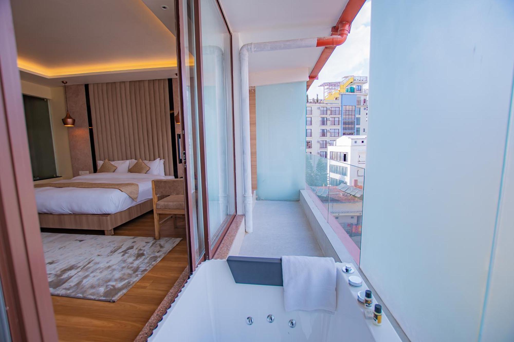 Temple Himalaya Hotel & Spa Pokhara Kültér fotó